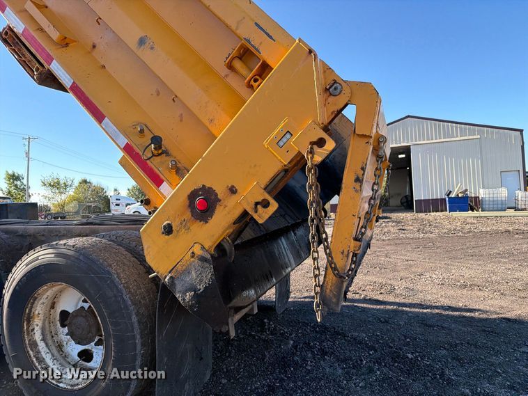 image for item DZ4946 2013 International 7500 dump truck