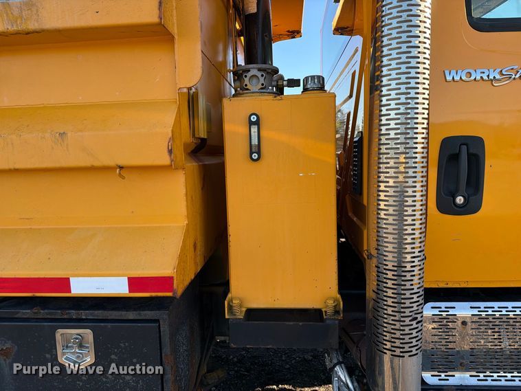 image for item DZ4946 2013 International 7500 dump truck