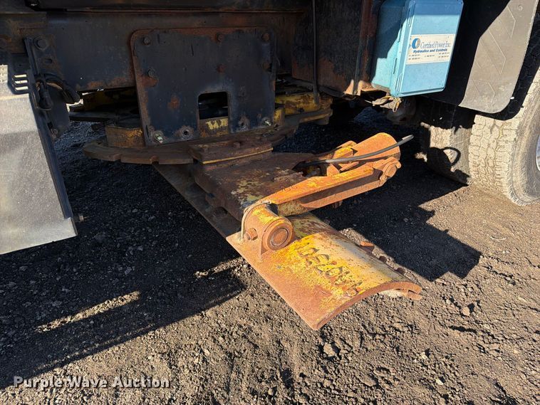 image for item DZ4946 2013 International 7500 dump truck