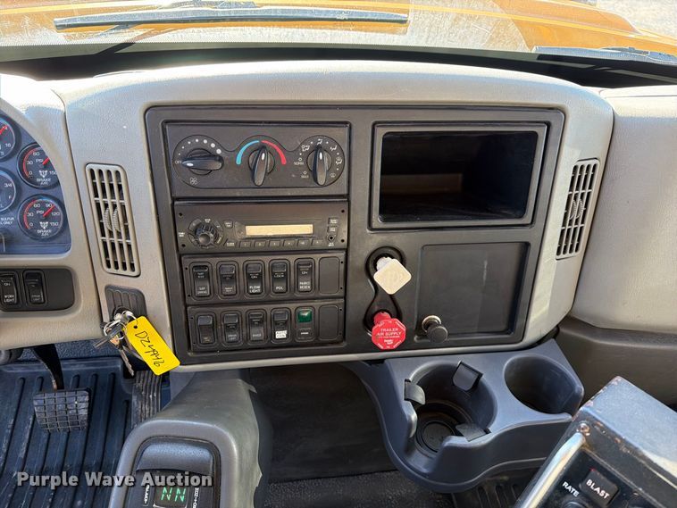 image for item DZ4946 2013 International 7500 dump truck