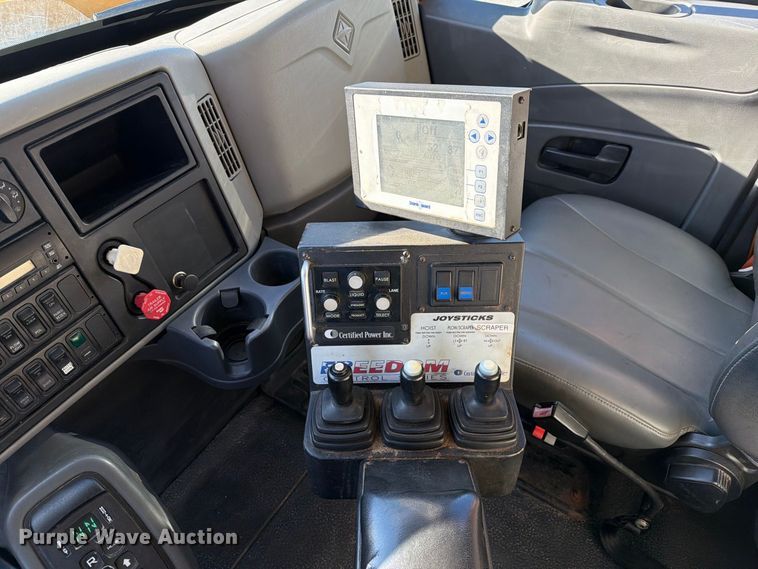 image for item DZ4946 2013 International 7500 dump truck