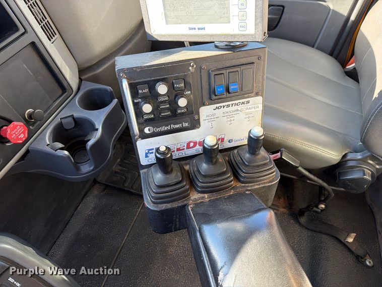 image for item DZ4946 2013 International 7500 dump truck