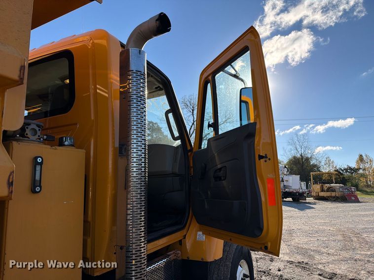 image for item DZ4946 2013 International 7500 dump truck
