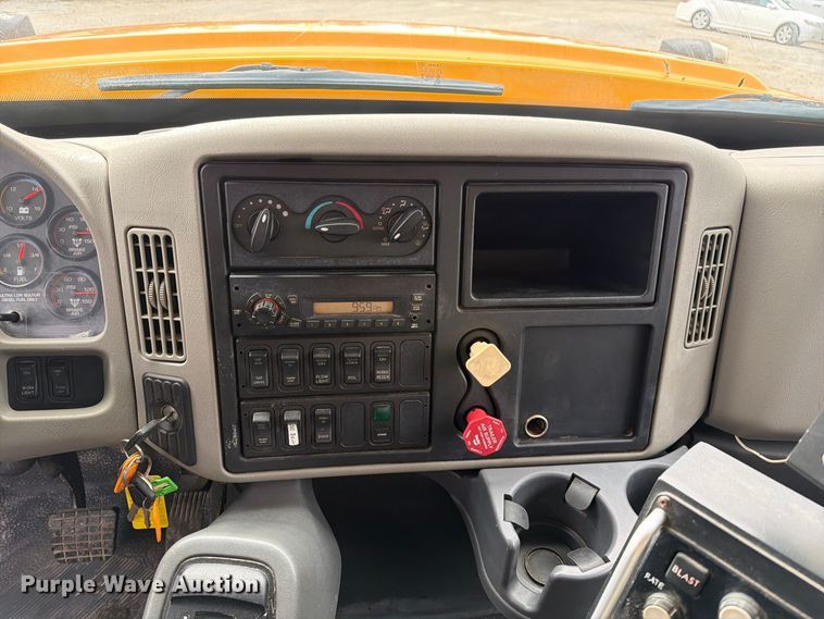 image for item DZ4947 2012 International 7500 dump truck