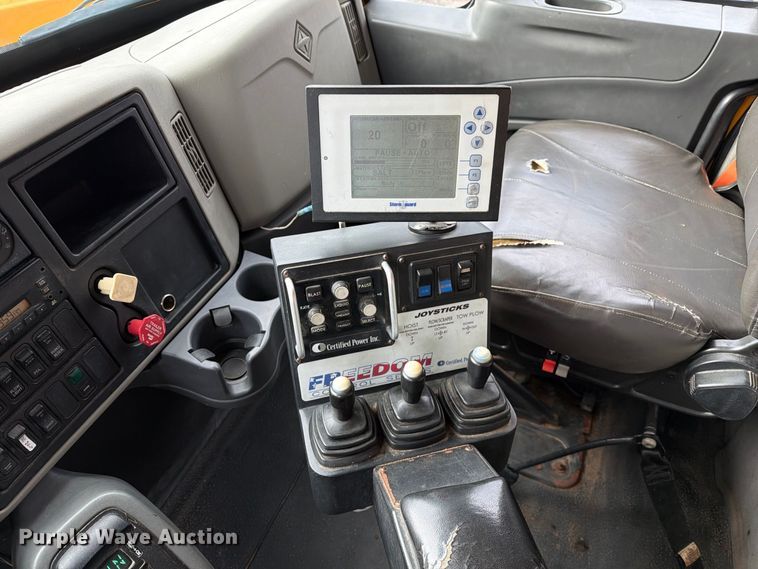 image for item DZ4947 2012 International 7500 dump truck