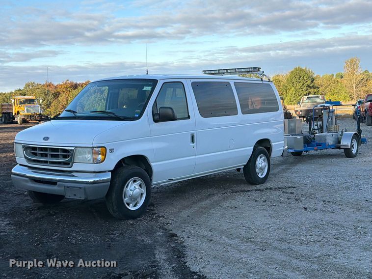 Photo of 1999 Ford E350 Super Duty XLT