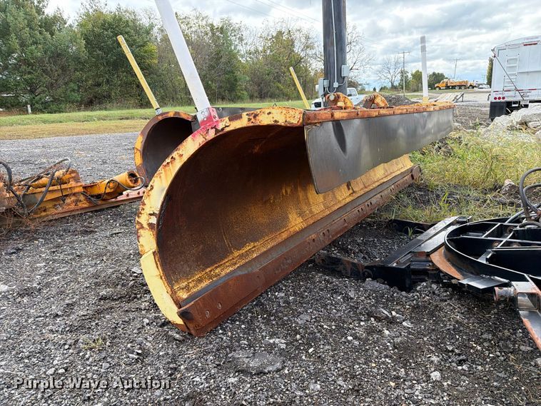 image for item DZ4951 Truck parts