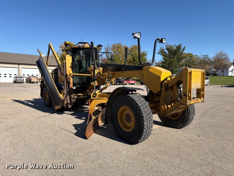 image for item EA0596 2010 Caterpillar 140M motor grader