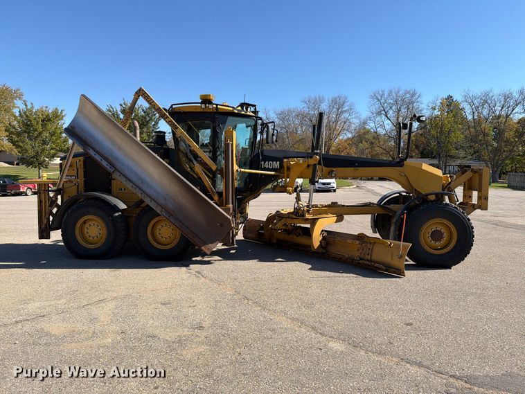 image for item EA0596 2010 Caterpillar 140M motor grader