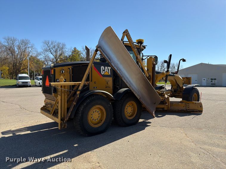 image for item EA0596 2010 Caterpillar 140M motor grader