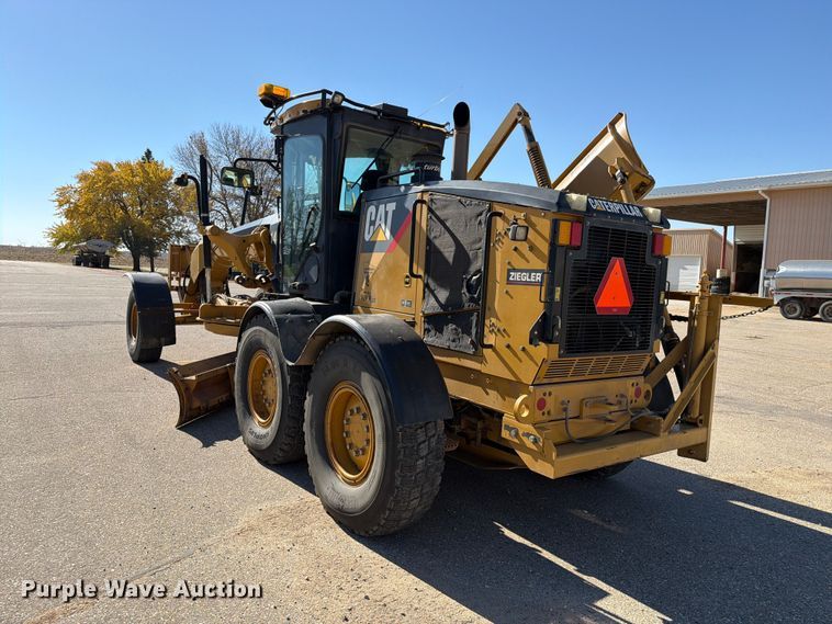 image for item EA0596 2010 Caterpillar 140M motor grader