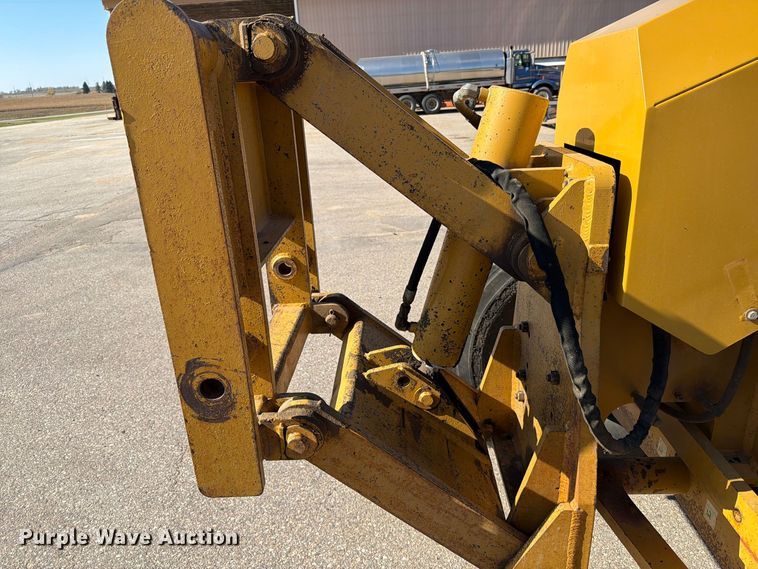 image for item EA0596 2010 Caterpillar 140M motor grader