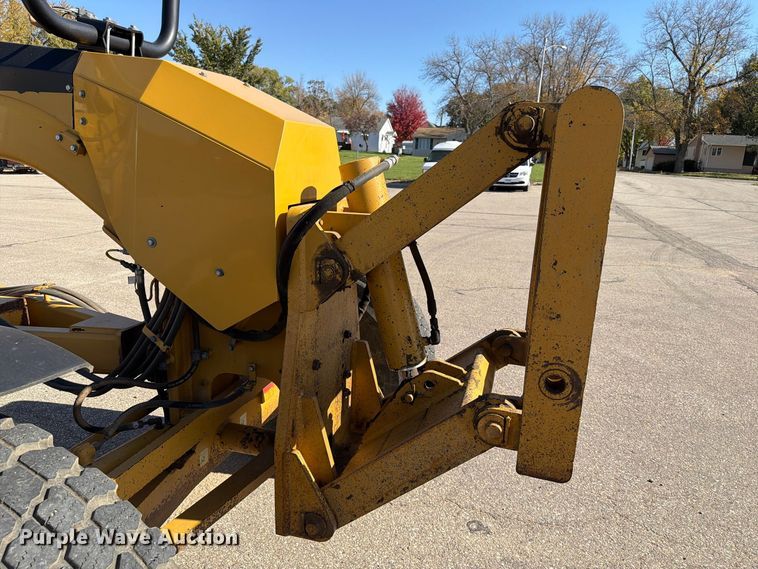 image for item EA0596 2010 Caterpillar 140M motor grader
