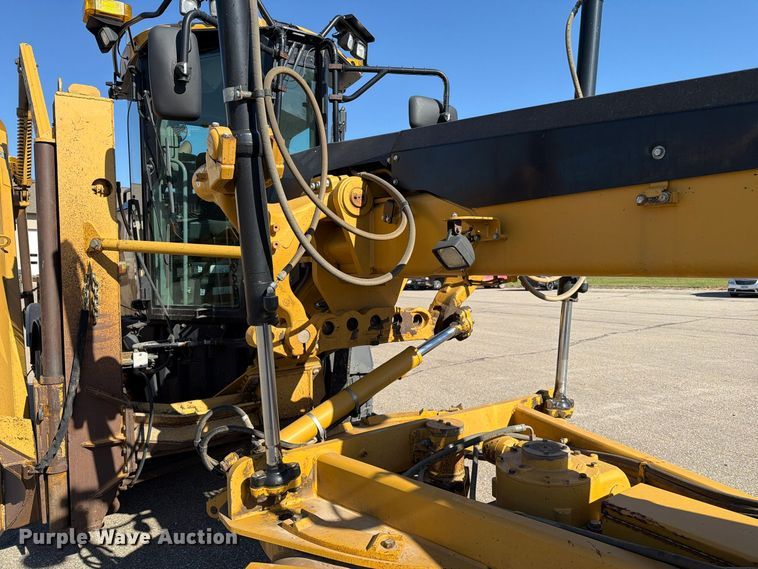 image for item EA0596 2010 Caterpillar 140M motor grader
