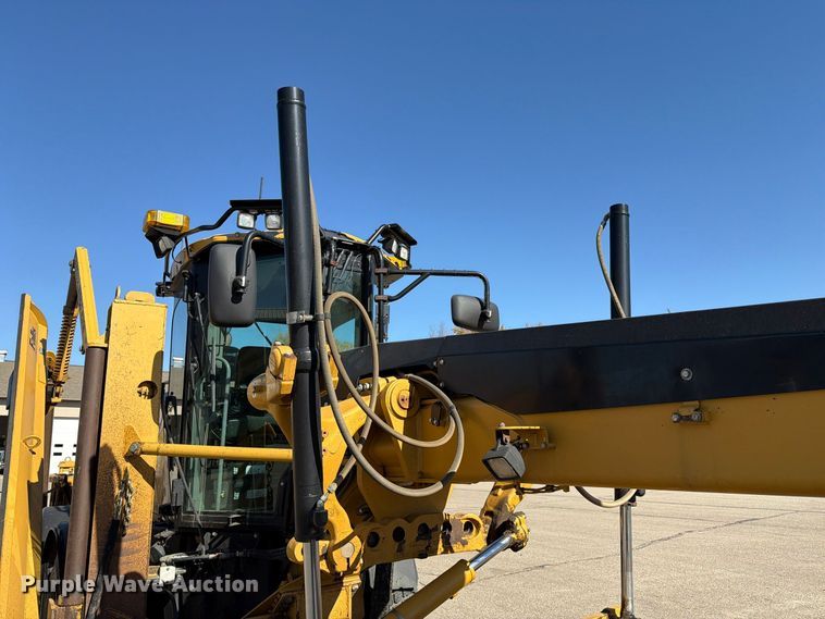 image for item EA0596 2010 Caterpillar 140M motor grader