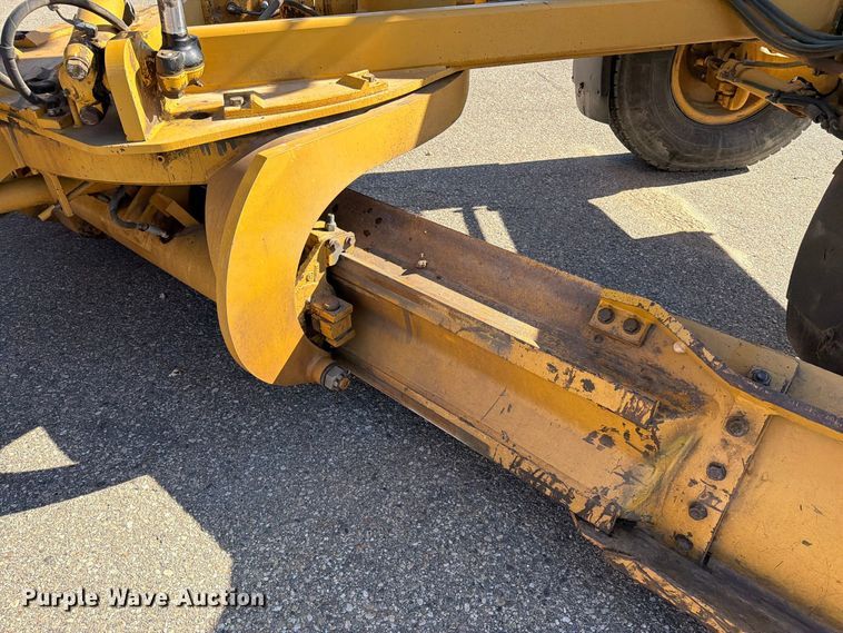 image for item EA0596 2010 Caterpillar 140M motor grader