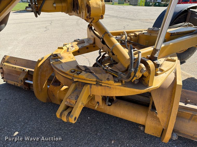 image for item EA0596 2010 Caterpillar 140M motor grader