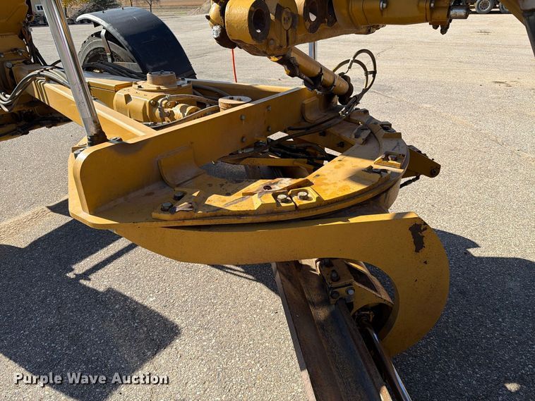 image for item EA0596 2010 Caterpillar 140M motor grader