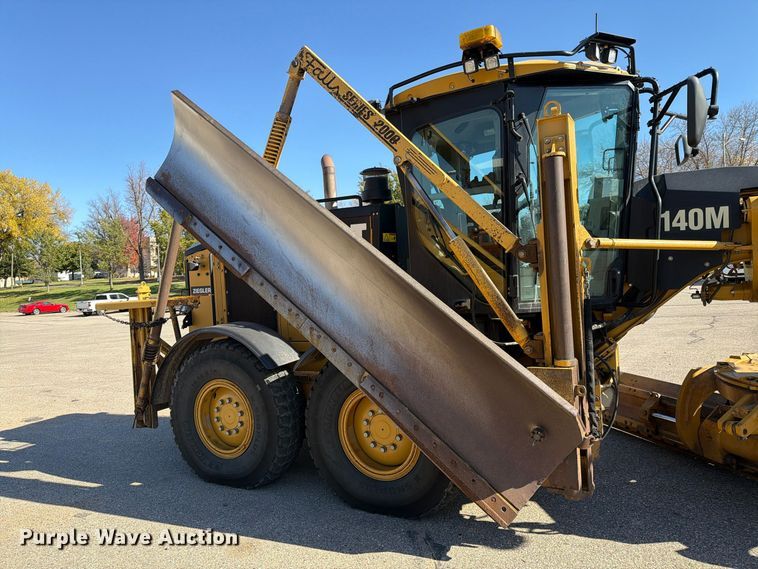 image for item EA0596 2010 Caterpillar 140M motor grader