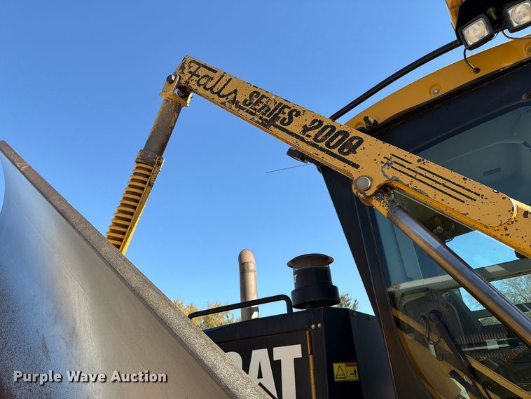 image for item EA0596 2010 Caterpillar 140M motor grader
