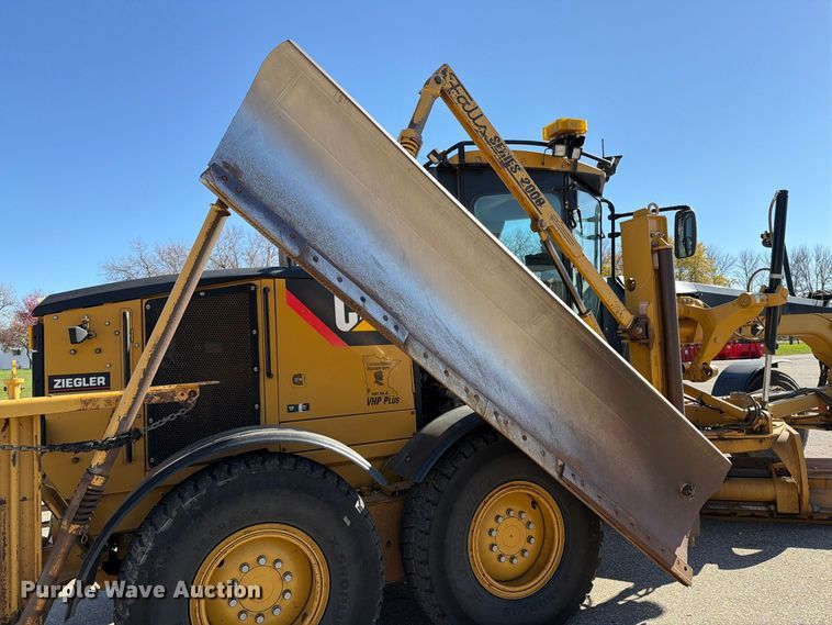 image for item EA0596 2010 Caterpillar 140M motor grader