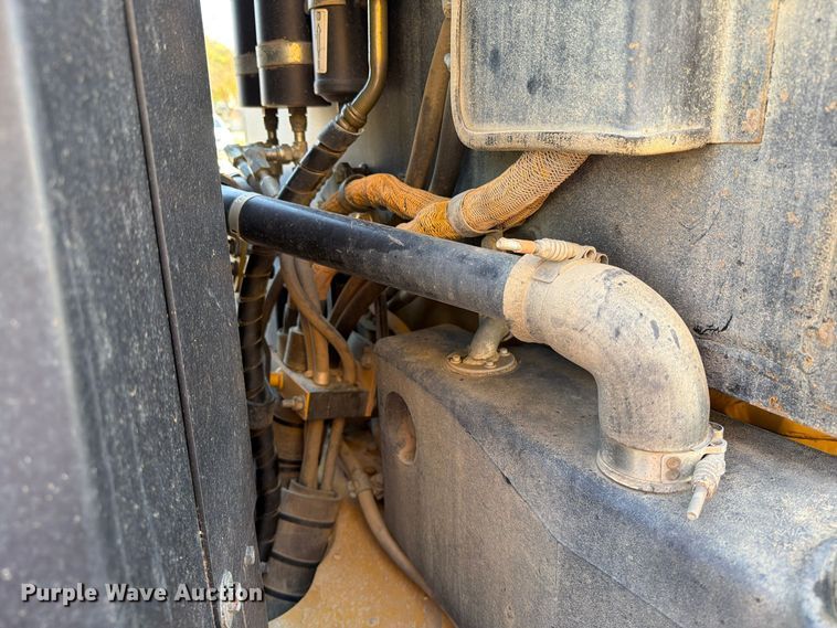 image for item EA0596 2010 Caterpillar 140M motor grader