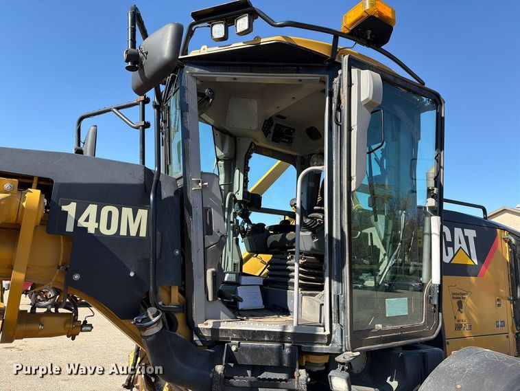 image for item EA0596 2010 Caterpillar 140M motor grader