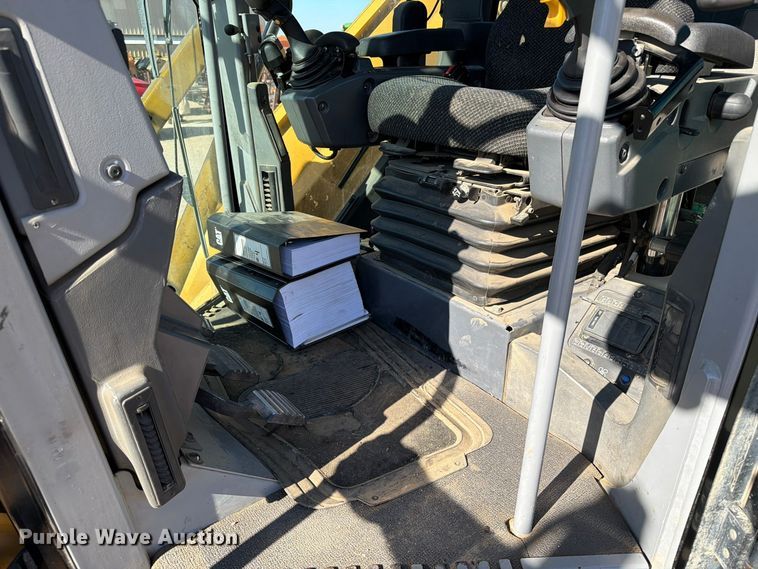image for item EA0596 2010 Caterpillar 140M motor grader