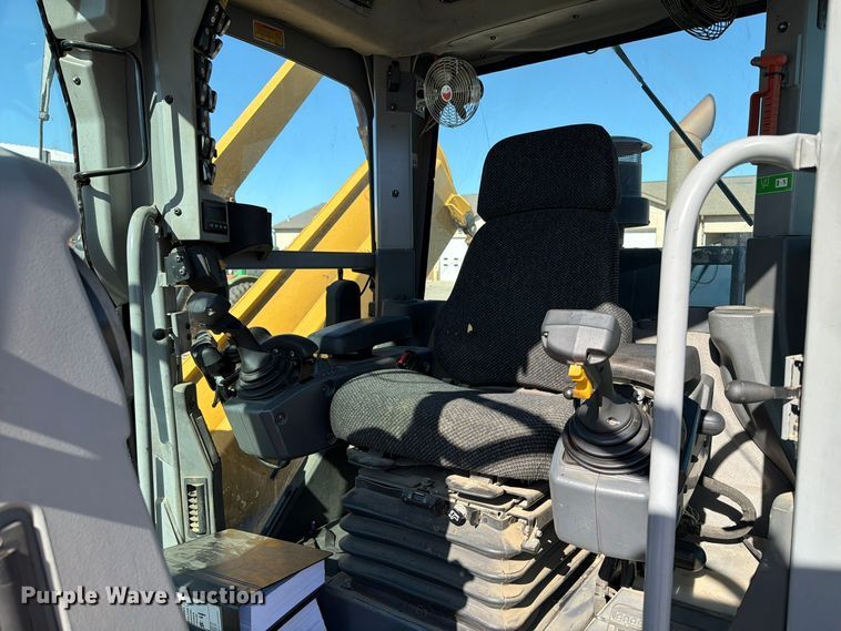 image for item EA0596 2010 Caterpillar 140M motor grader