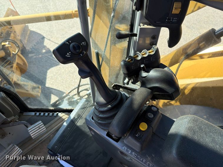 image for item EA0596 2010 Caterpillar 140M motor grader