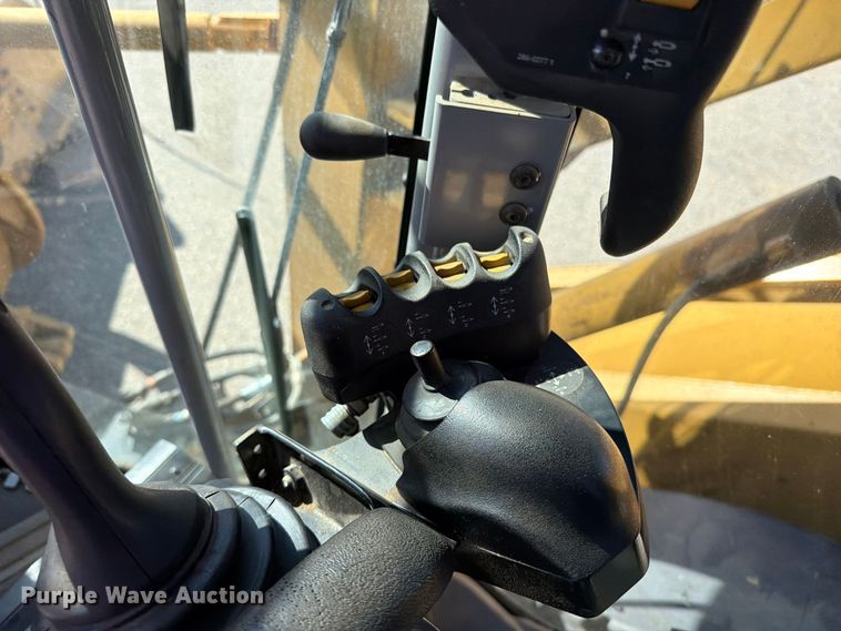 image for item EA0596 2010 Caterpillar 140M motor grader