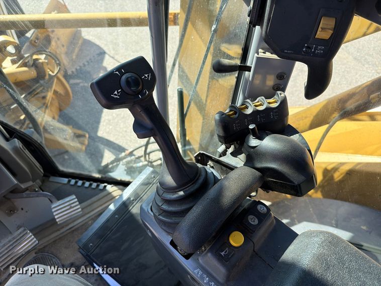 image for item EA0596 2010 Caterpillar 140M motor grader