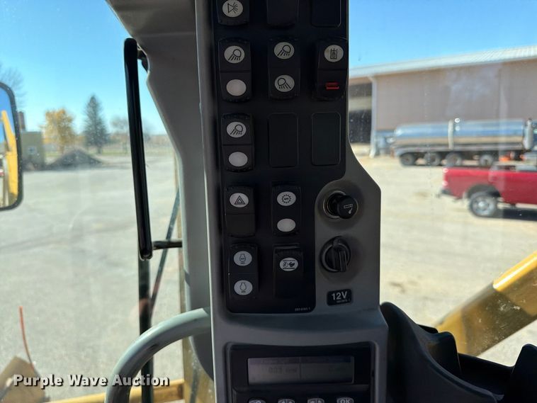 image for item EA0596 2010 Caterpillar 140M motor grader