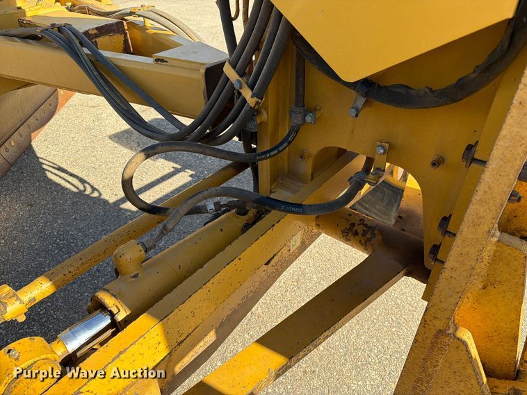 image for item EA0596 2010 Caterpillar 140M motor grader