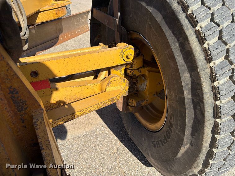 image for item EA0596 2010 Caterpillar 140M motor grader