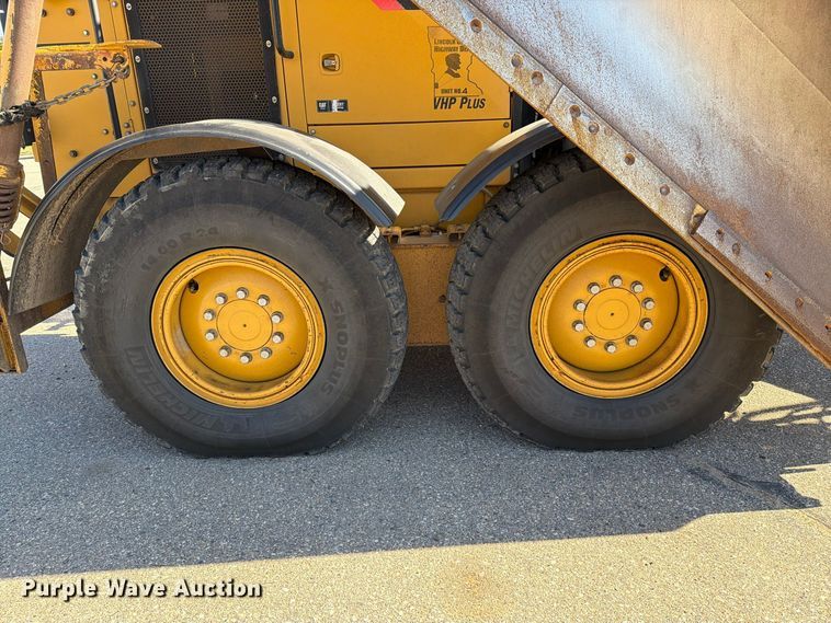 image for item EA0596 2010 Caterpillar 140M motor grader