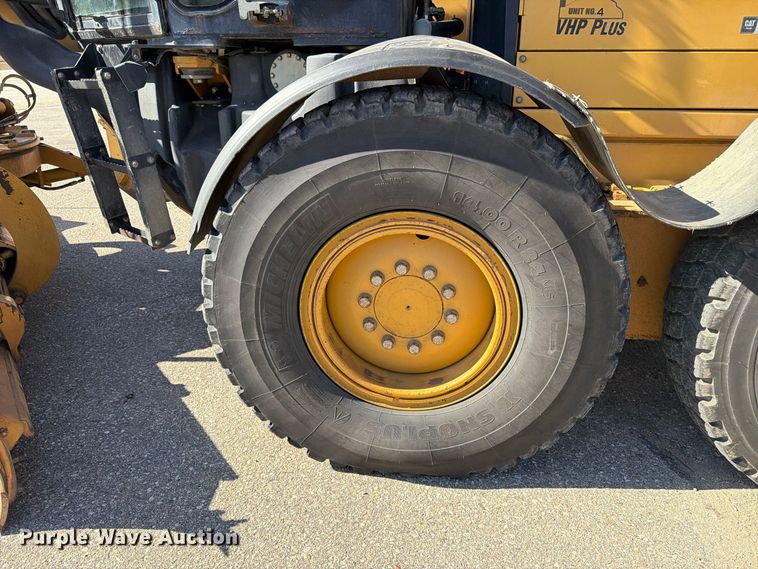 image for item EA0596 2010 Caterpillar 140M motor grader