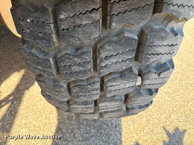 image for item EA0596 2010 Caterpillar 140M motor grader