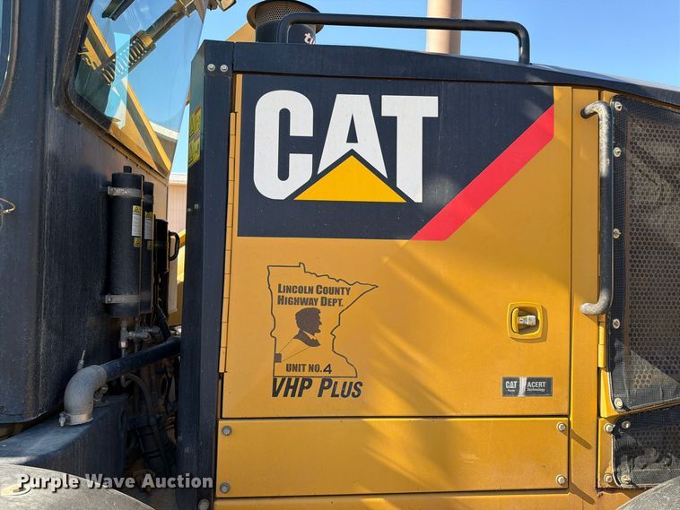 image for item EA0596 2010 Caterpillar 140M motor grader