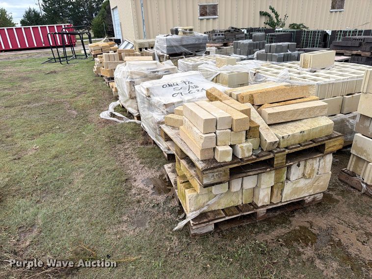 image for item EI7816 Approximately 7 pallets of decorative limestone rock