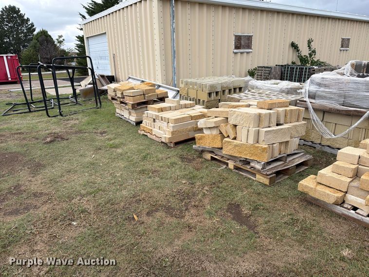 image for item EI7816 Approximately 7 pallets of decorative limestone rock