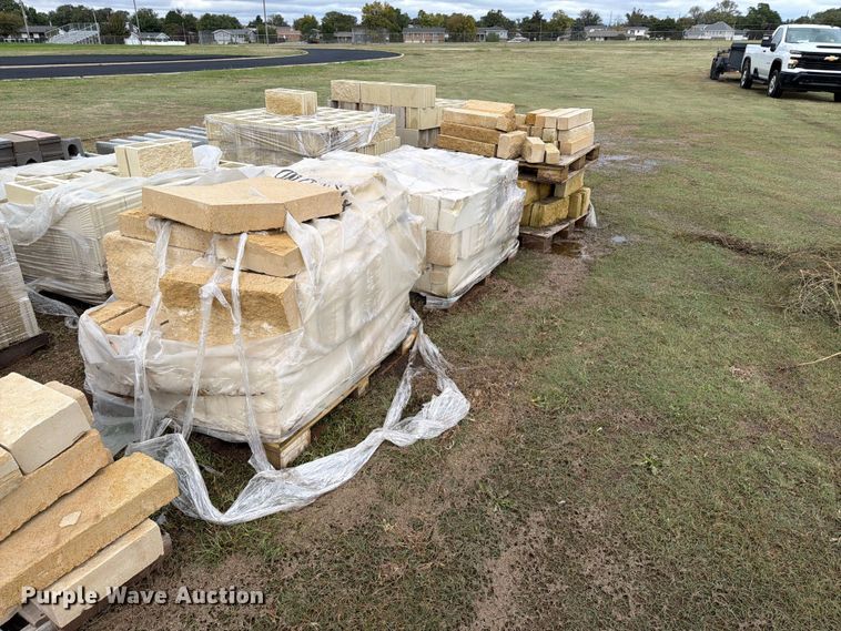 image for item EI7816 Approximately 7 pallets of decorative limestone rock