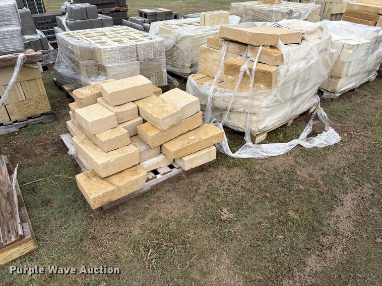 image for item EI7816 Approximately 7 pallets of decorative limestone rock