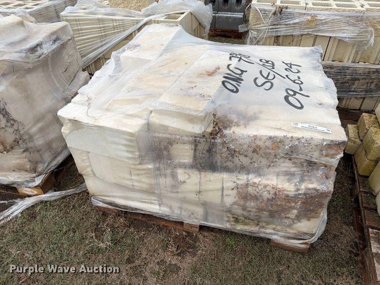 image for item EI7816 Approximately 7 pallets of decorative limestone rock
