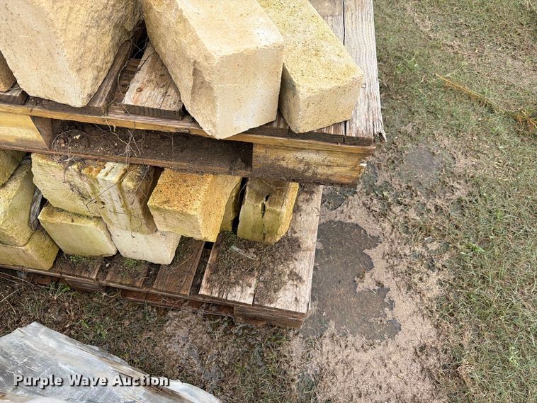 image for item EI7816 Approximately 7 pallets of decorative limestone rock