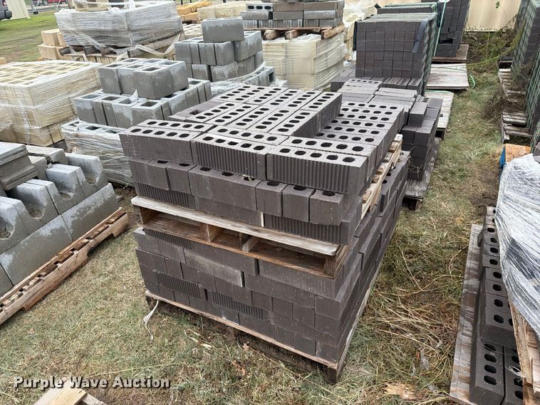 image for item EI7834 Approximately 12 pallets of brick