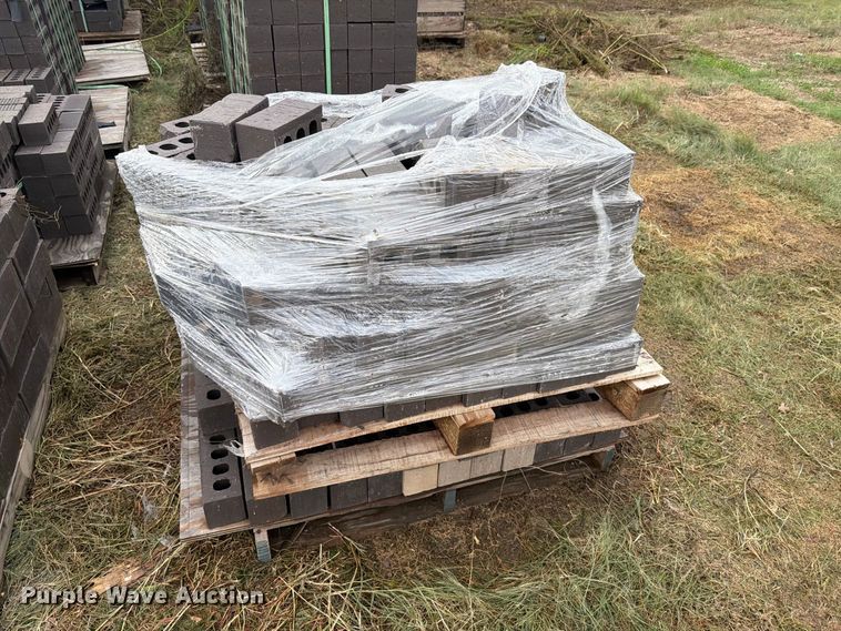 image for item EI7834 Approximately 12 pallets of brick