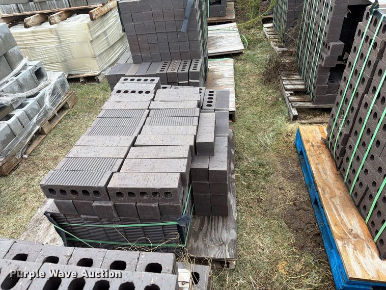 image for item EI7834 Approximately 12 pallets of brick