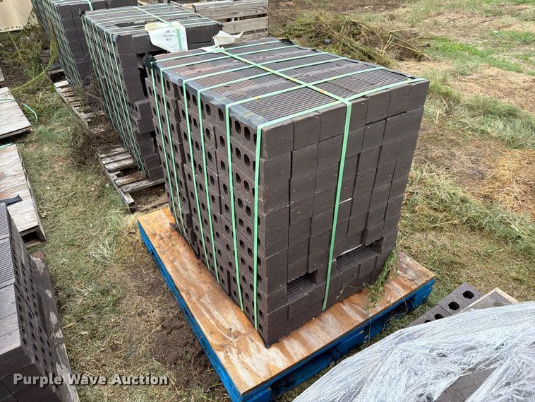 image for item EI7834 Approximately 12 pallets of brick