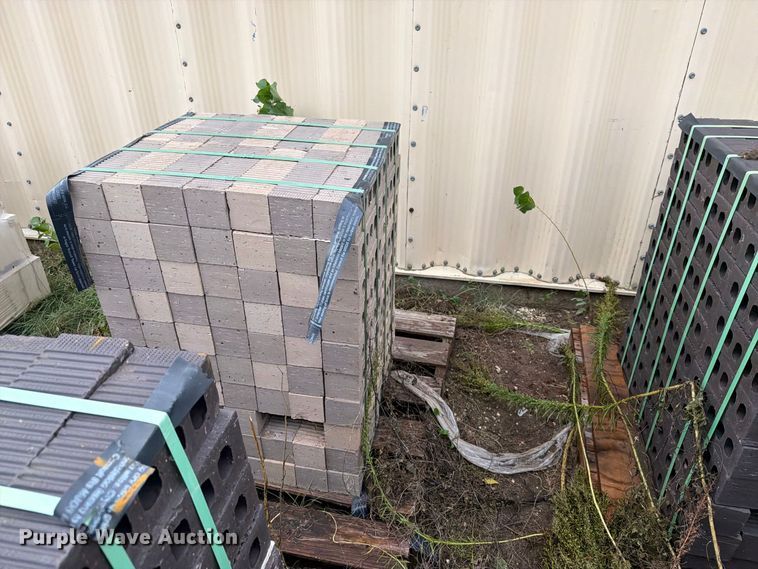 image for item EI7834 Approximately 12 pallets of brick